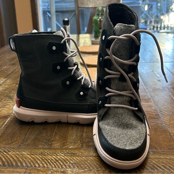 Sorel Women’s Explorer Joan II Leather Boot - Picture 2 of 9